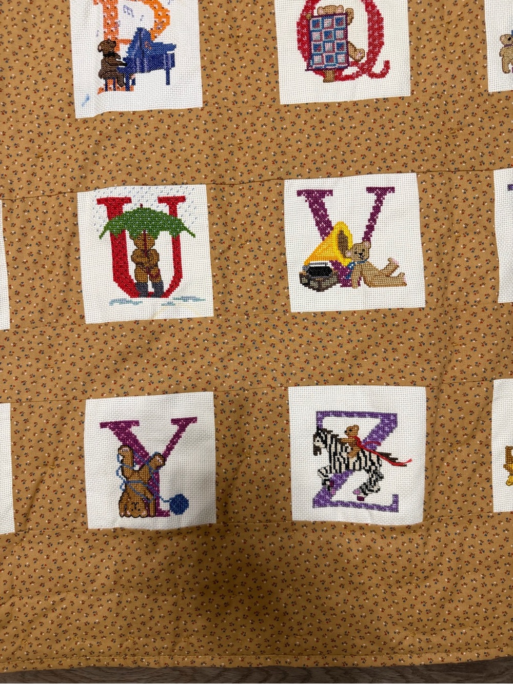 Vintage 1980s Handmade Alphabet Baby Quilt / Teacher-Made Keepsake 55 X 45 In - Picture 12 of 15
